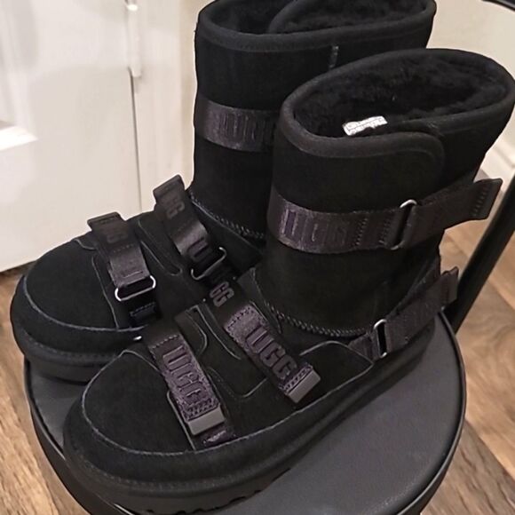 Ugg Classic Short Hybrid Boot- Black - Picture 8 of 11